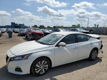  Salvage Nissan Altima