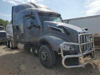  Salvage Peterbilt 579