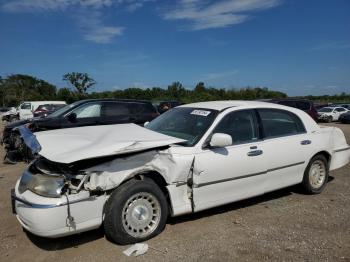  Salvage Lincoln Towncar