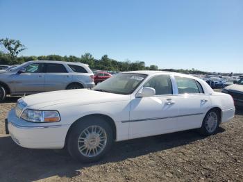  Salvage Lincoln Towncar