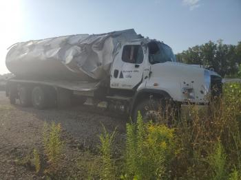  Salvage Freightliner 114sd