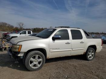  Salvage Chevrolet Avalanche