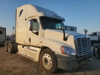  Salvage Freightliner Cascadia 1