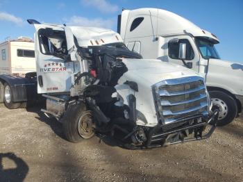  Salvage Freightliner Cascadia 1