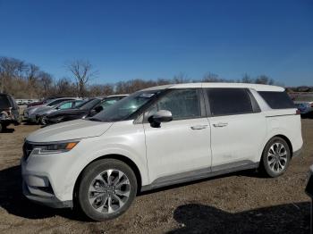  Salvage Kia Carnival