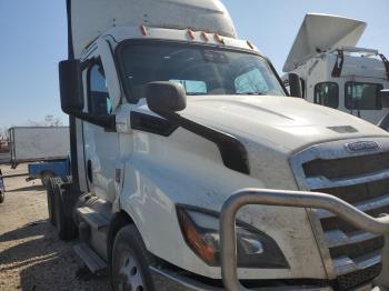  Salvage Freightliner Cascadia 1