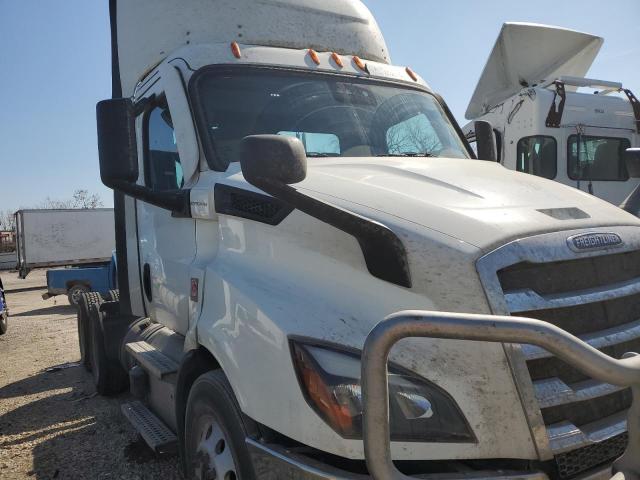  Salvage Freightliner Cascadia 1