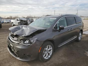  Salvage Chrysler Pacifica