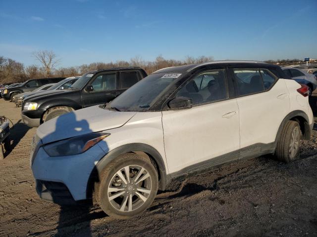  Salvage Nissan Kicks