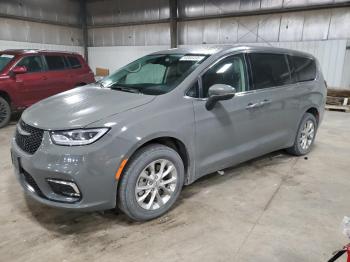  Salvage Chrysler Pacifica