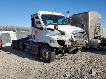  Salvage Freightliner Cascadia 1