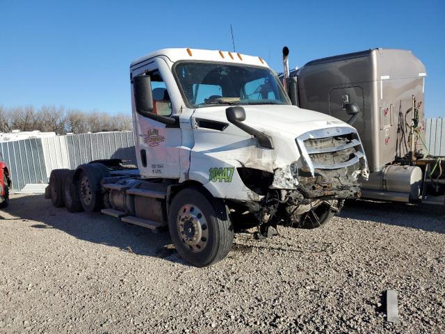  Salvage Freightliner Cascadia 1