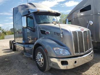 Salvage Peterbilt 579