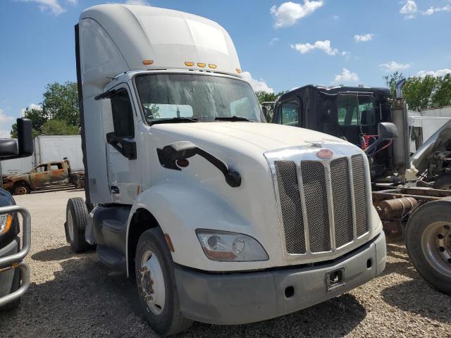  Salvage Peterbilt 579