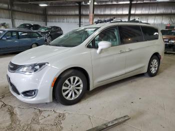  Salvage Chrysler Pacifica