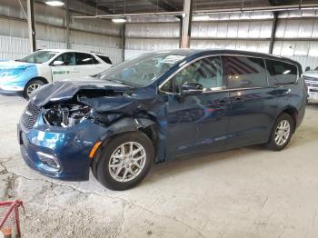  Salvage Chrysler Pacifica