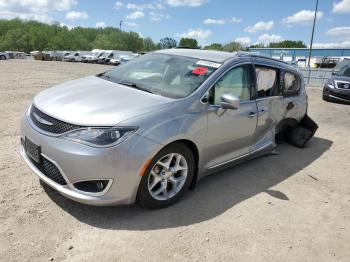  Salvage Chrysler Pacifica