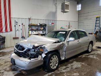  Salvage Lincoln Towncar
