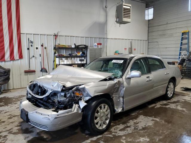  Salvage Lincoln Towncar