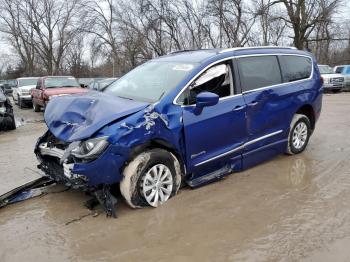  Salvage Chrysler Pacifica