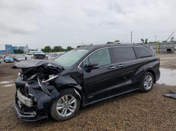  Salvage Toyota Sienna