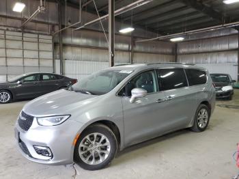  Salvage Chrysler Pacifica