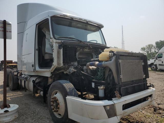  Salvage Volvo Vn