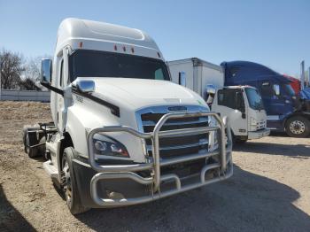  Salvage Freightliner Cascadia 1