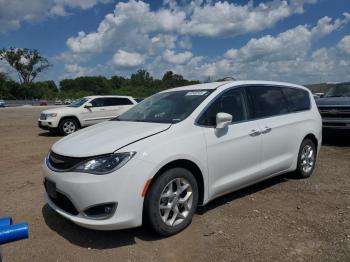  Salvage Chrysler Pacifica