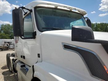  Salvage Volvo Vnl