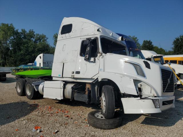 Salvage Volvo Vn