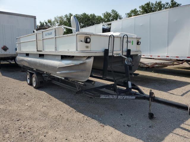  Salvage Crestliner Suncast 22ft