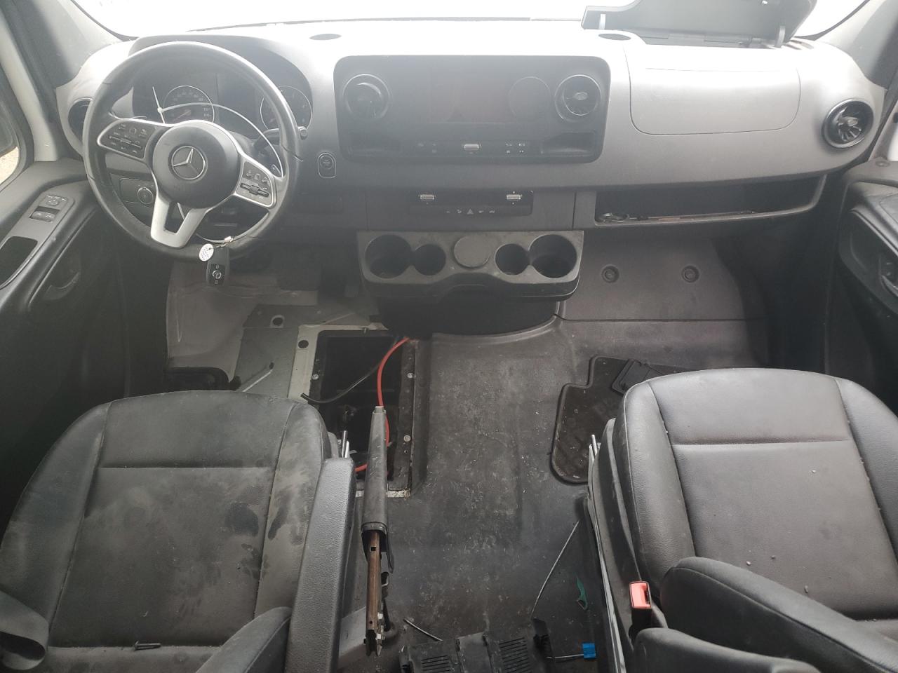 Mercedes-Benz Sprinter 2500 Image 9