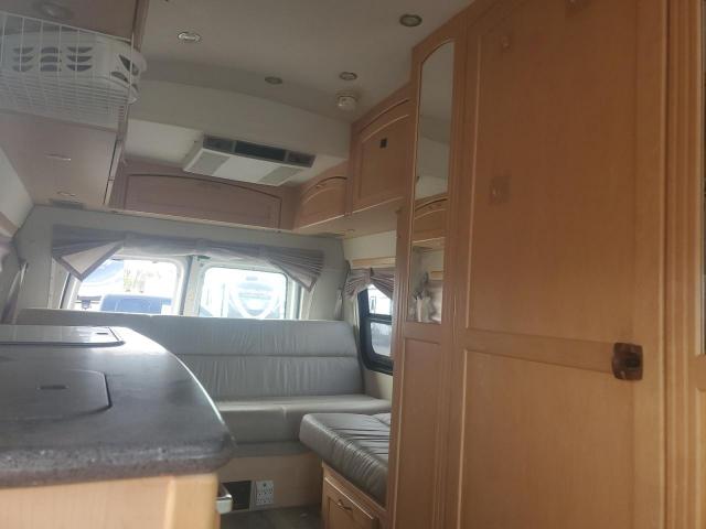 Ford Econoline E350 Super Duty Van Image 6