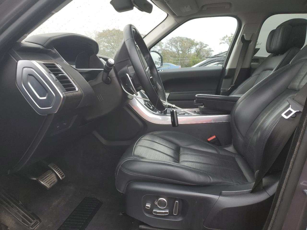 Land Rover Range Rover Hse Dynamic Image 8