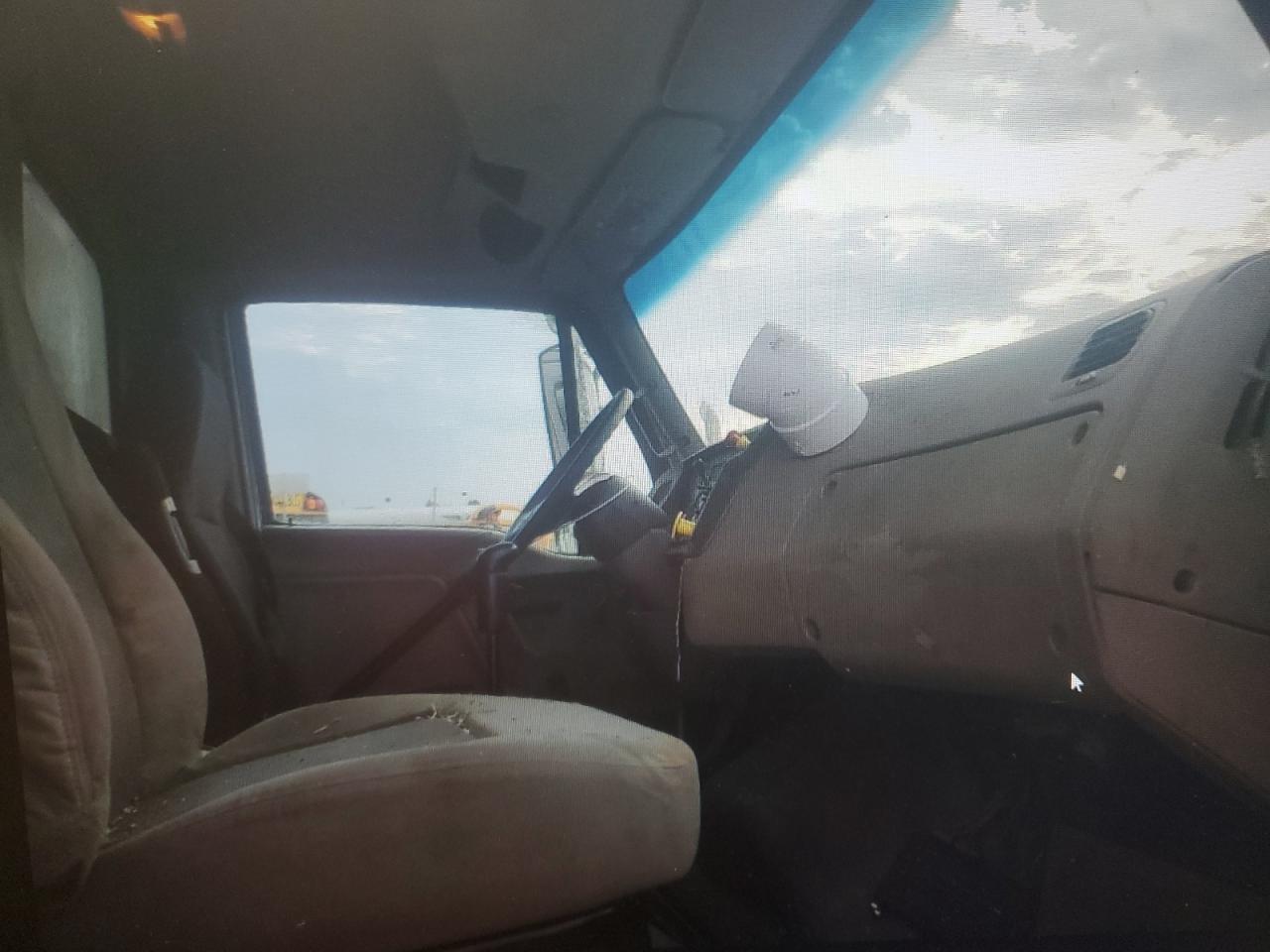 Sterling Truck 9500 Image 5