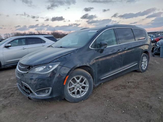  Salvage Chrysler Pacifica
