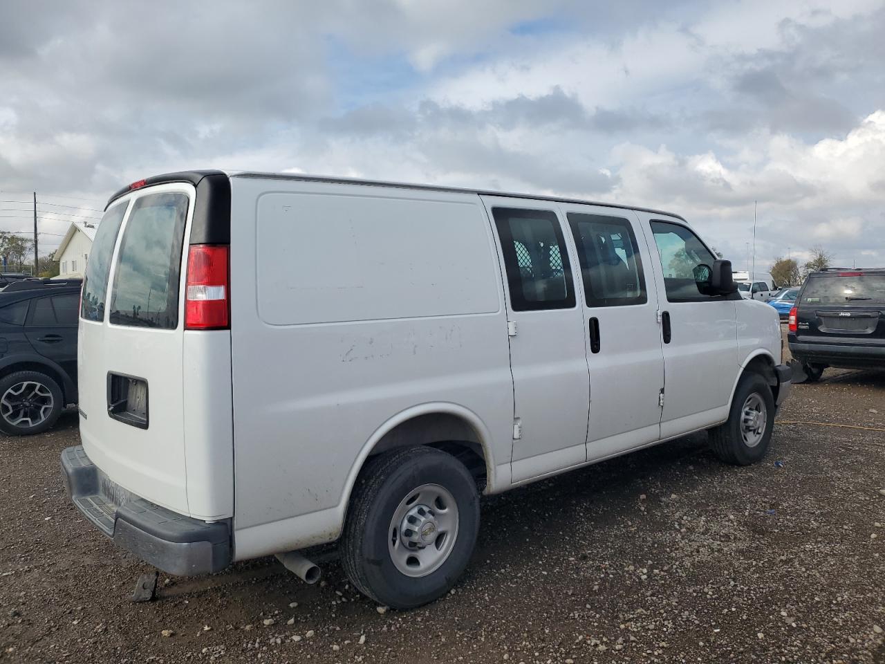 Chevrolet Express Image 3