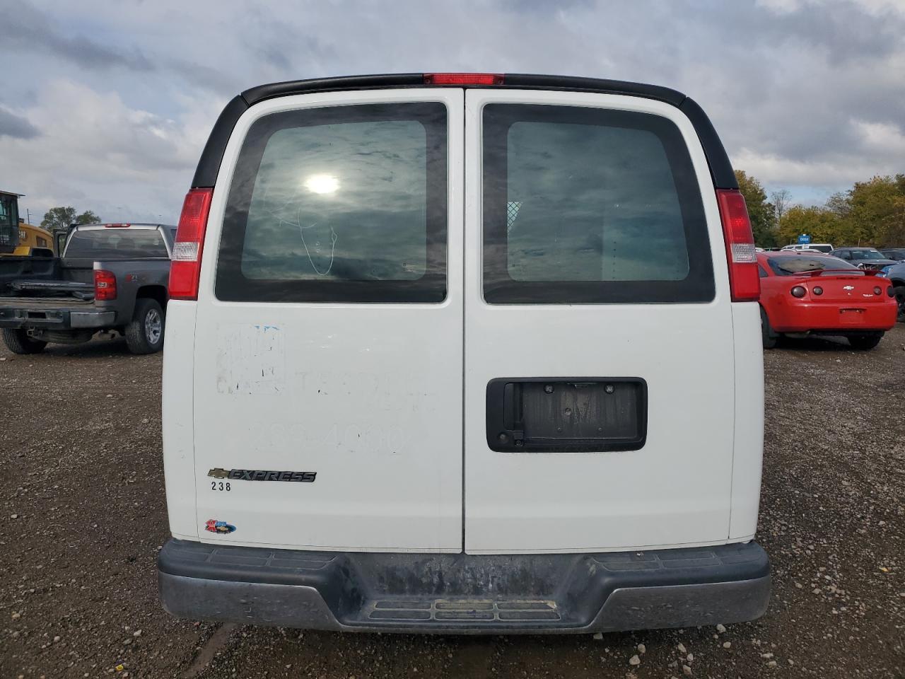 Chevrolet Express Image 8