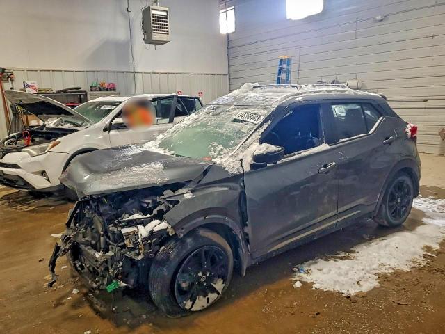 Salvage Nissan Kicks