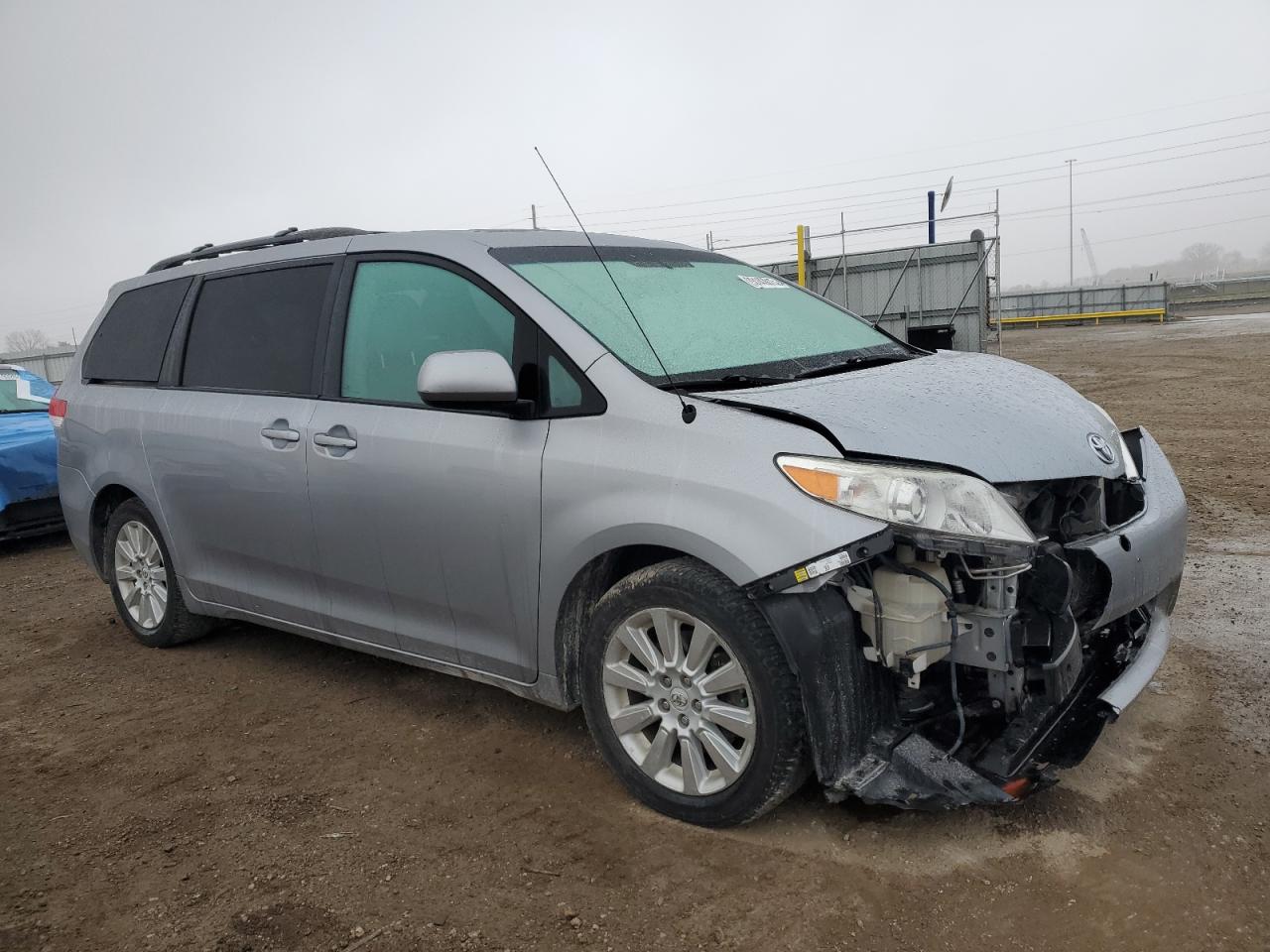 Toyota Sienna Xle Image 3