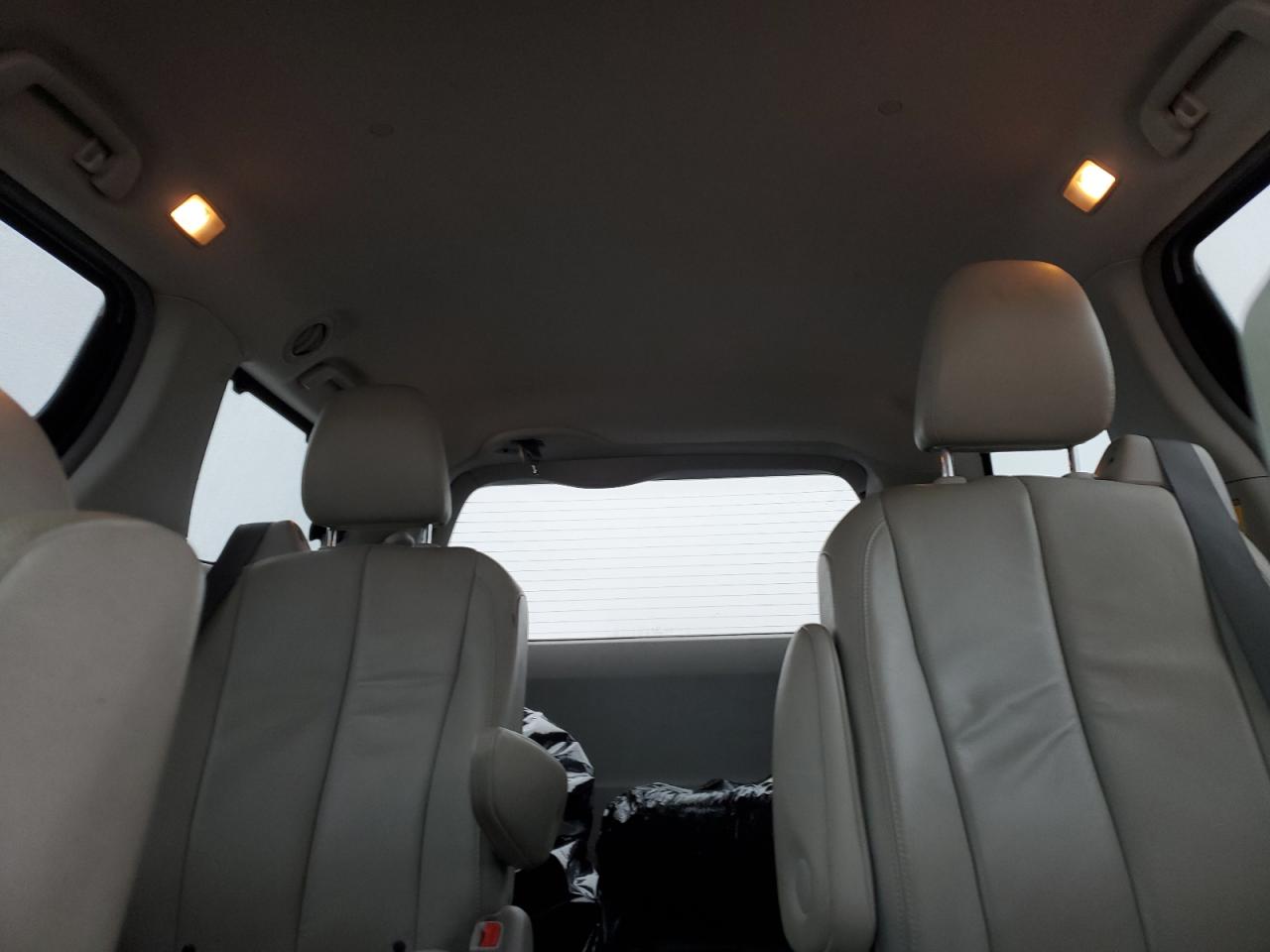 Toyota Sienna Xle Image 7