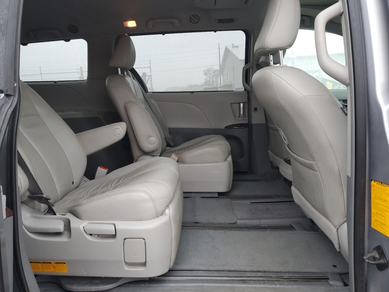 Toyota Sienna Xle Image 8