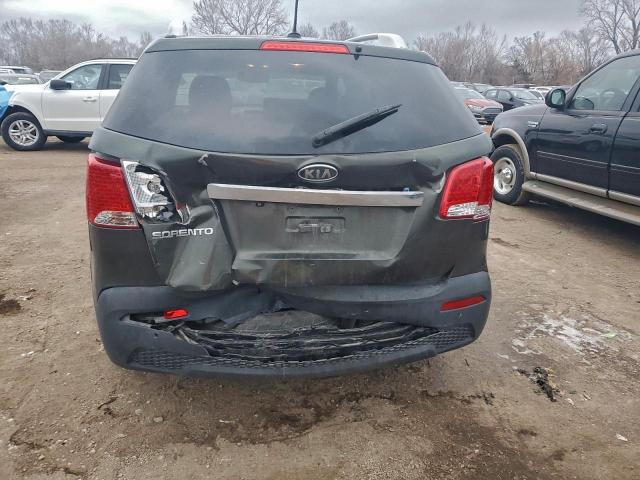 Kia Sorento Base Image 8