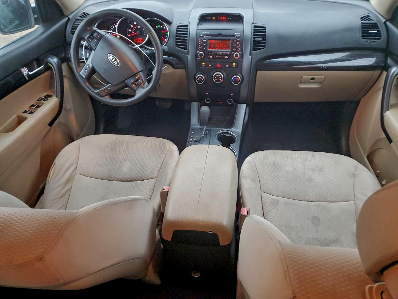 Kia Sorento Base Image 10