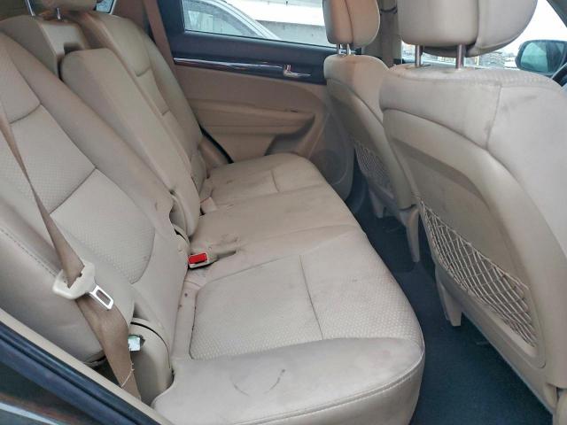 Kia Sorento Base Image 2