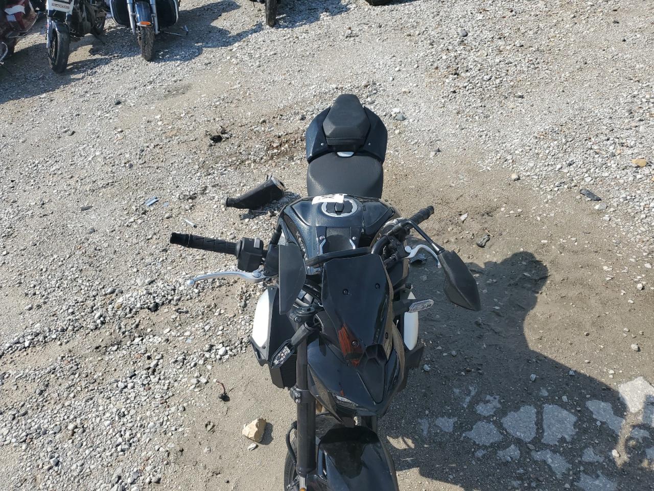 Kawasaki Zr900 S S Image 9