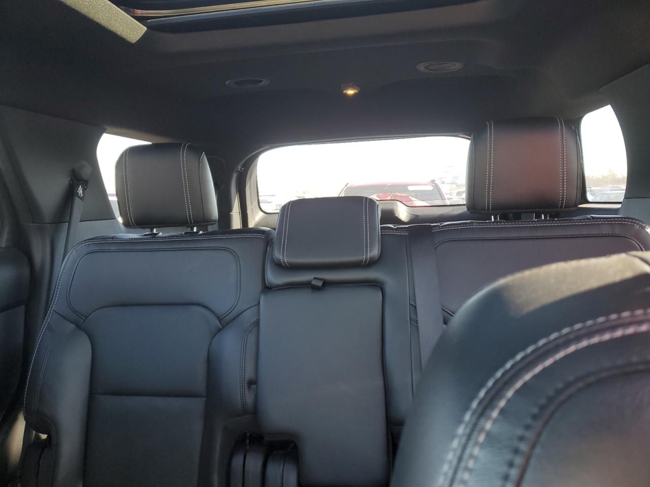 Ford Explorer Limited Image 7