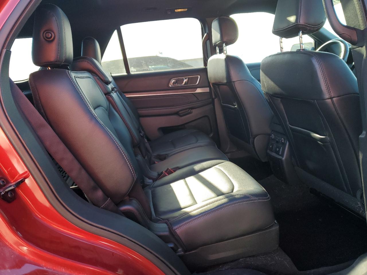 Ford Explorer Limited Image 13