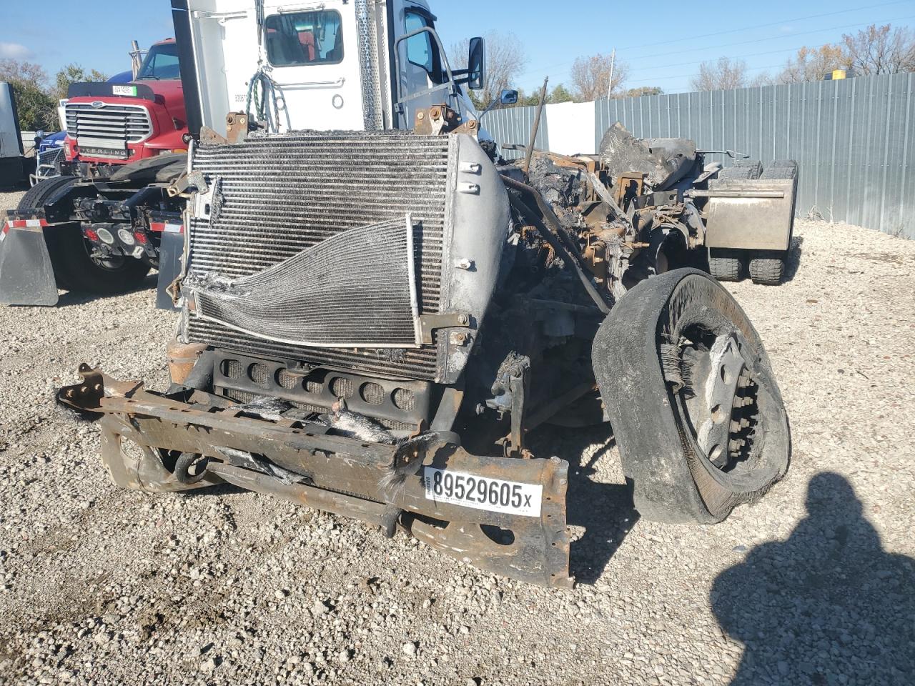 Freightliner Columbia 1 112 Image 9